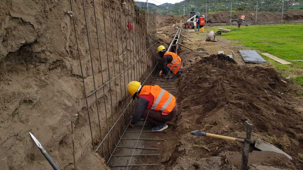 Gobierno Autónomo Descentralizado parroquial rural de García Moreno. Obra: construcción de la segunda etapa del estadio Alfonzo Paz Rodríguez perteneciente al caserío Catimbo – Chumaqui parroquia García Moreno. García Moreno - Pelileo – Ecuador camivaltho